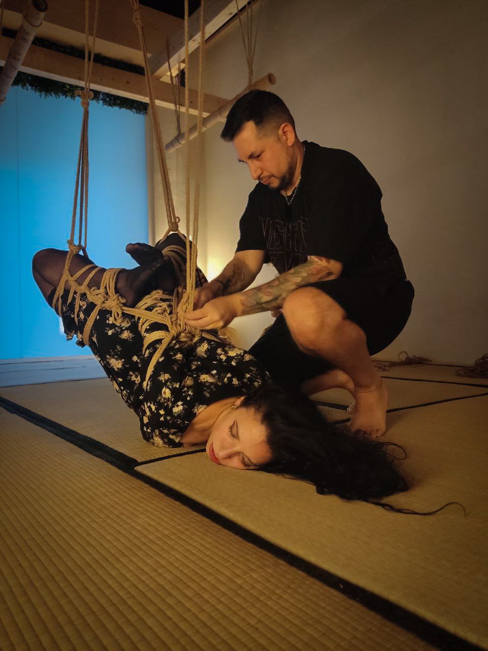 Volcano Shibari — sesión en dojo